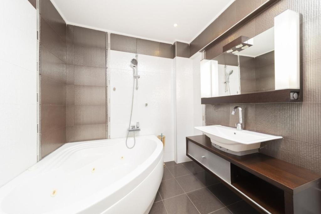 Анталья: House Close to Beach With Shared Pool in Antalya