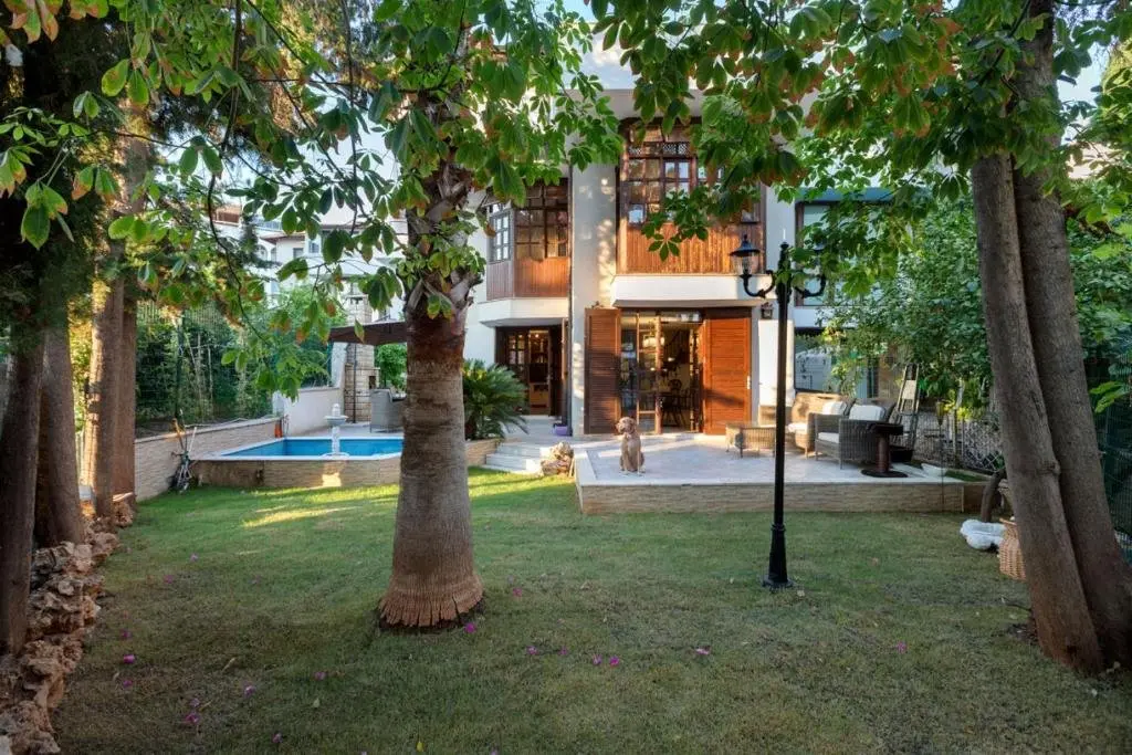 Анталья: House Close to Beach With Shared Pool in Antalya