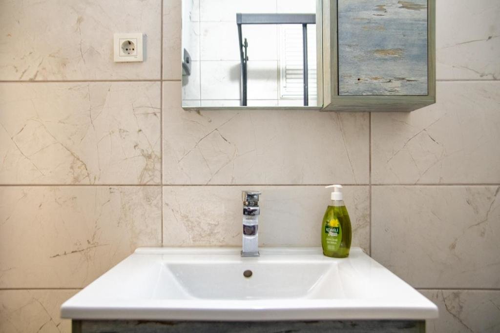 Измир: Vibrant and Central Flat in Karsiyaka Near Sea