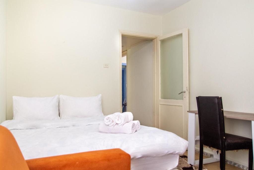 Измир: Vibrant and Central Flat in Karsiyaka Near Sea
