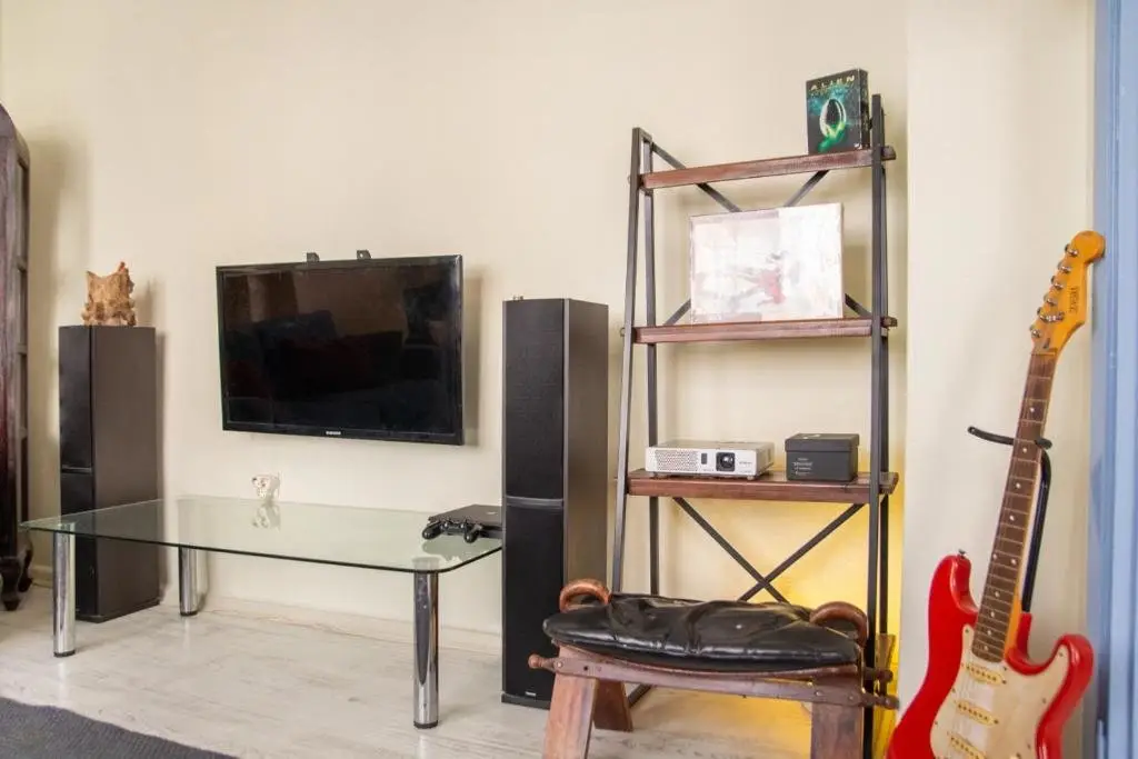 Измир: Vibrant and Central Flat in Karsiyaka Near Sea