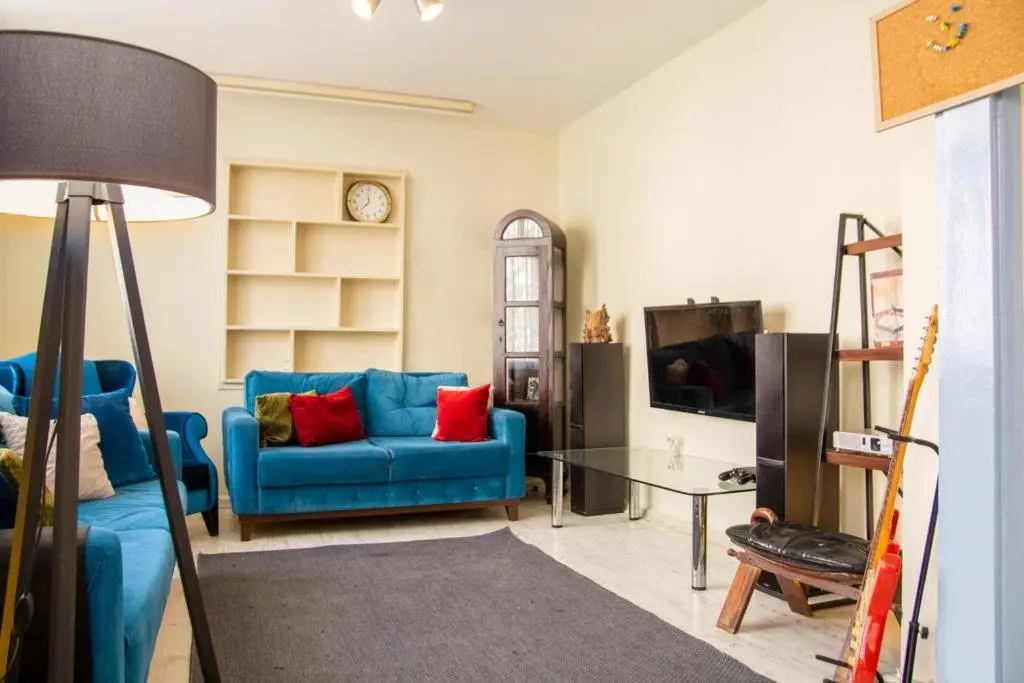Измир: Vibrant and Central Flat in Karsiyaka Near Sea