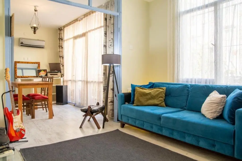 Измир: Vibrant and Central Flat in Karsiyaka Near Sea