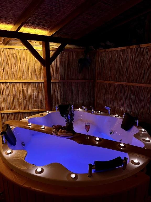 Сакарья: Villa With Pool Backyard and Jacuzzi in Sapanca
