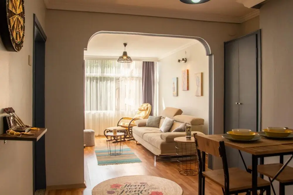 Измир: Central Flat With Balcony in Karsiyaka