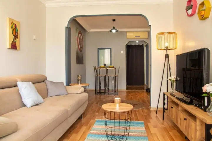 Измир: Central Flat With Balcony in Karsiyaka