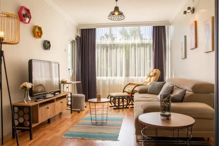 Измир: Central Flat With Balcony in Karsiyaka