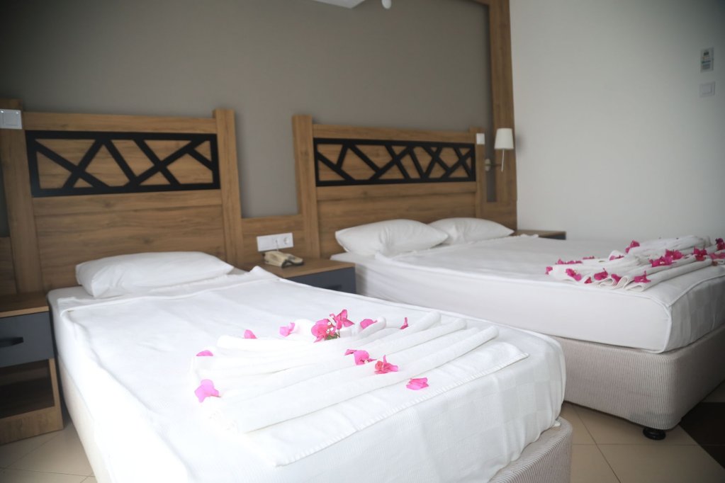 Кемер: Istanbul Beach Hotel