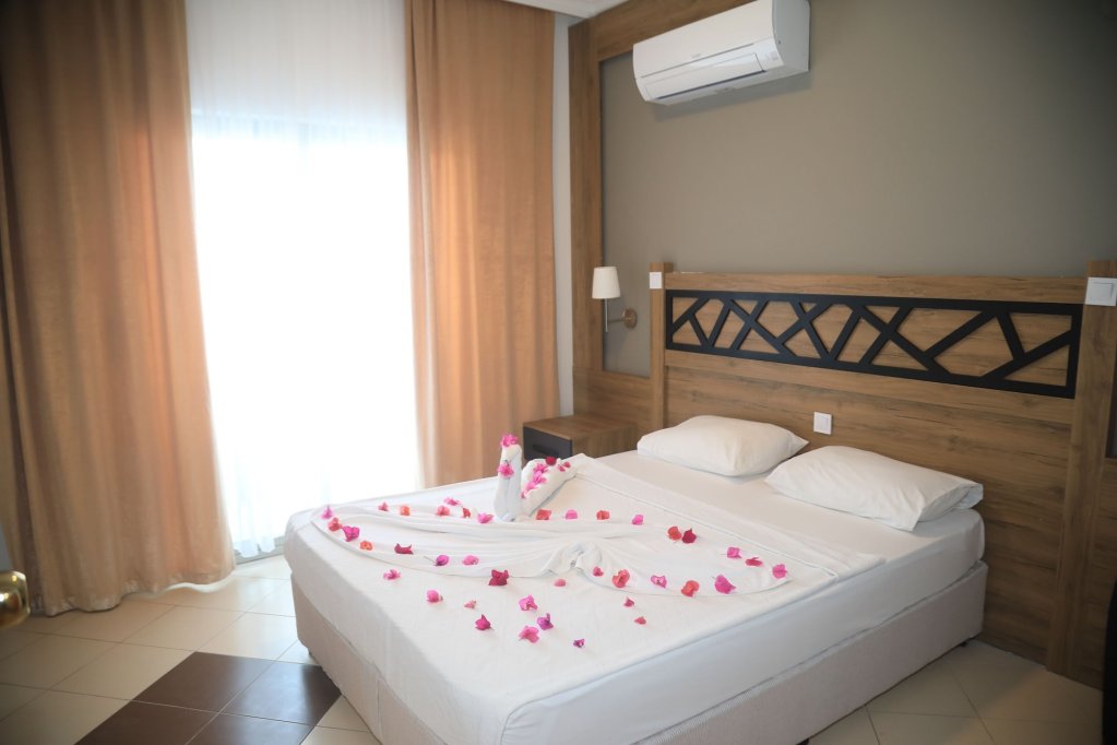 Кемер: Istanbul Beach Hotel