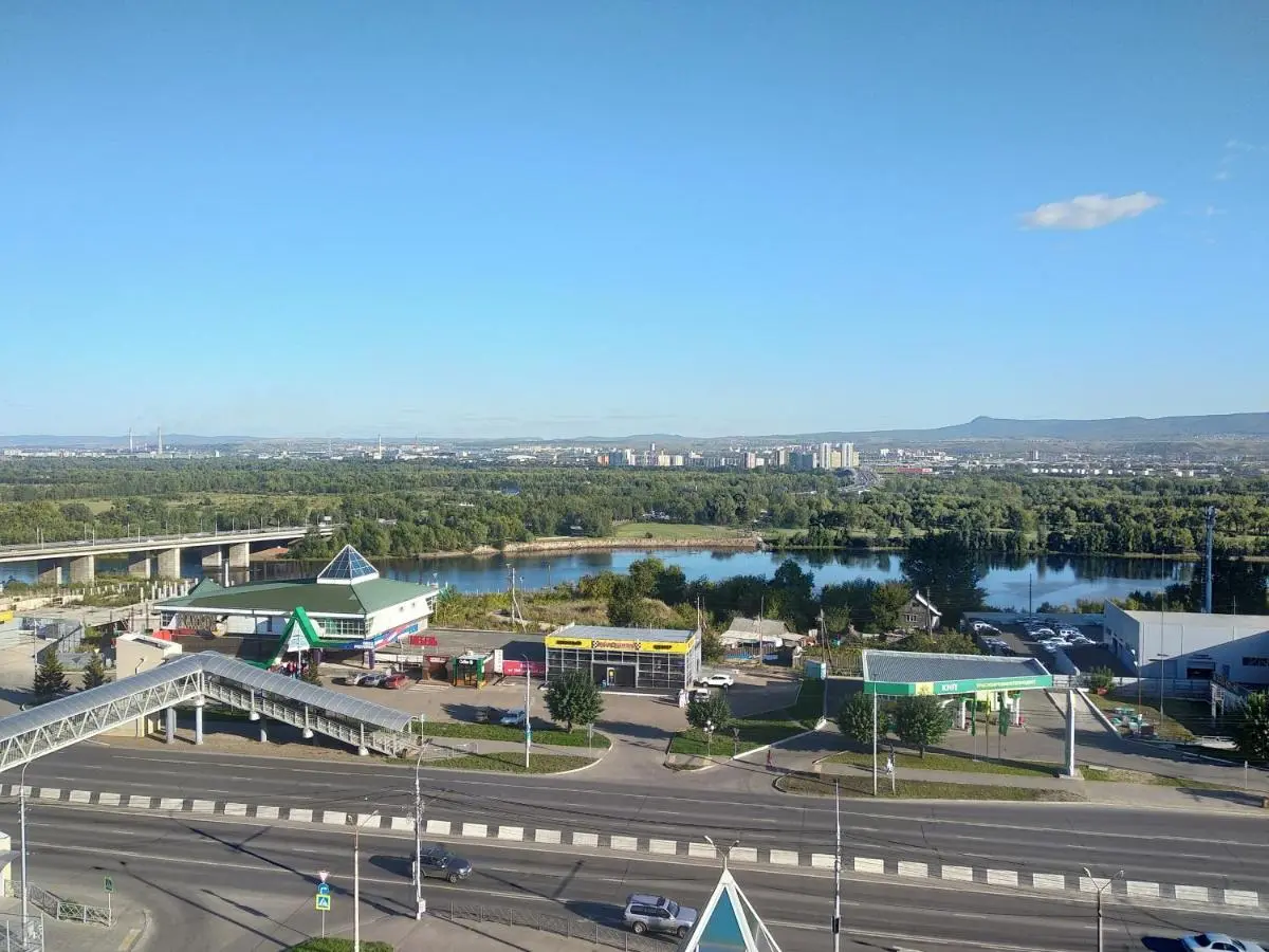 Красноярск: Апартаменты на Кристалле