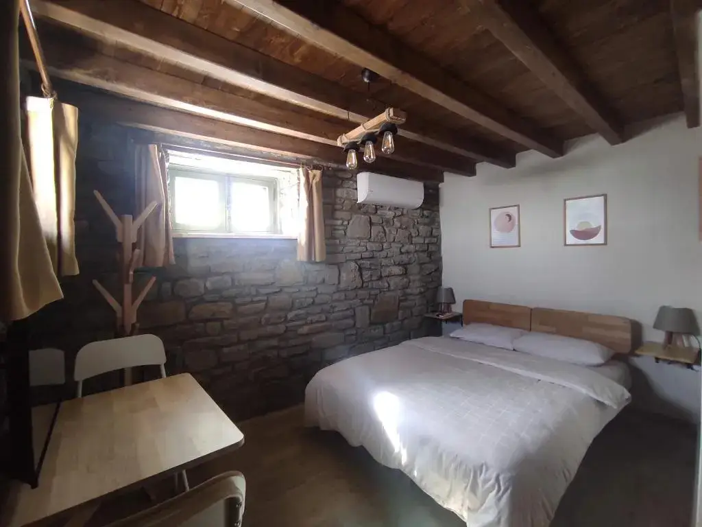 Зейтинликой: The Hill Village House