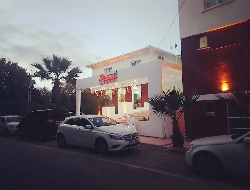 Бурхание: Pidasus Hotel