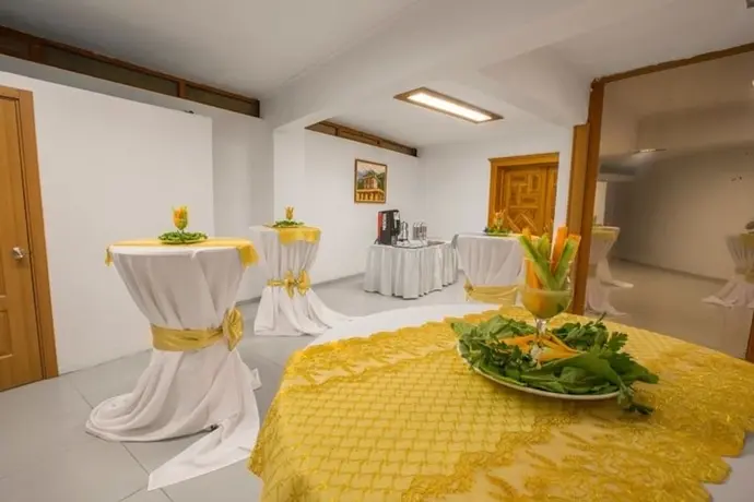 Акьяка: Otel Azmakhan