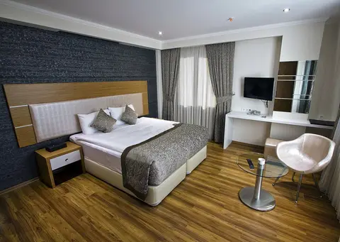 Edis Premier Hotel — фото 1