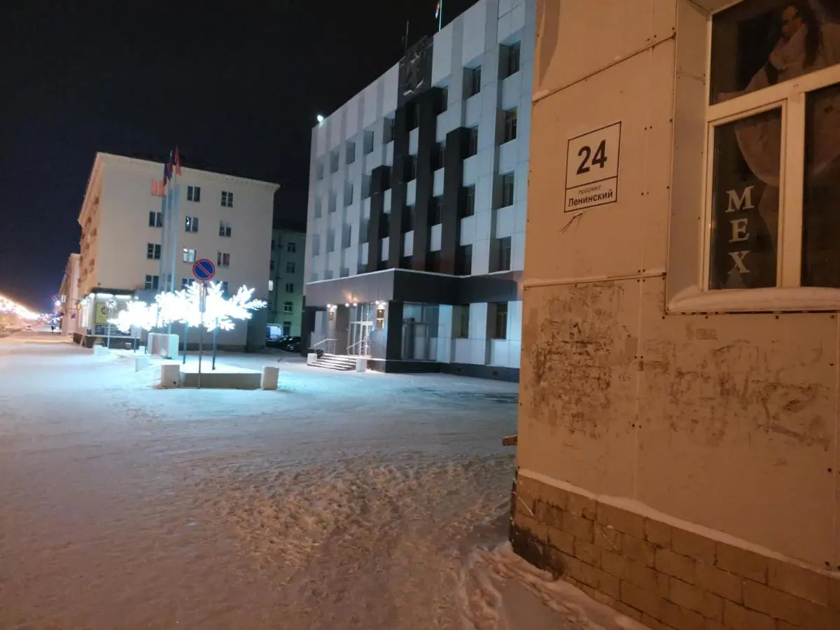 Норильск: Центр Норильска Ленинский 24 двухкомнатная квартира