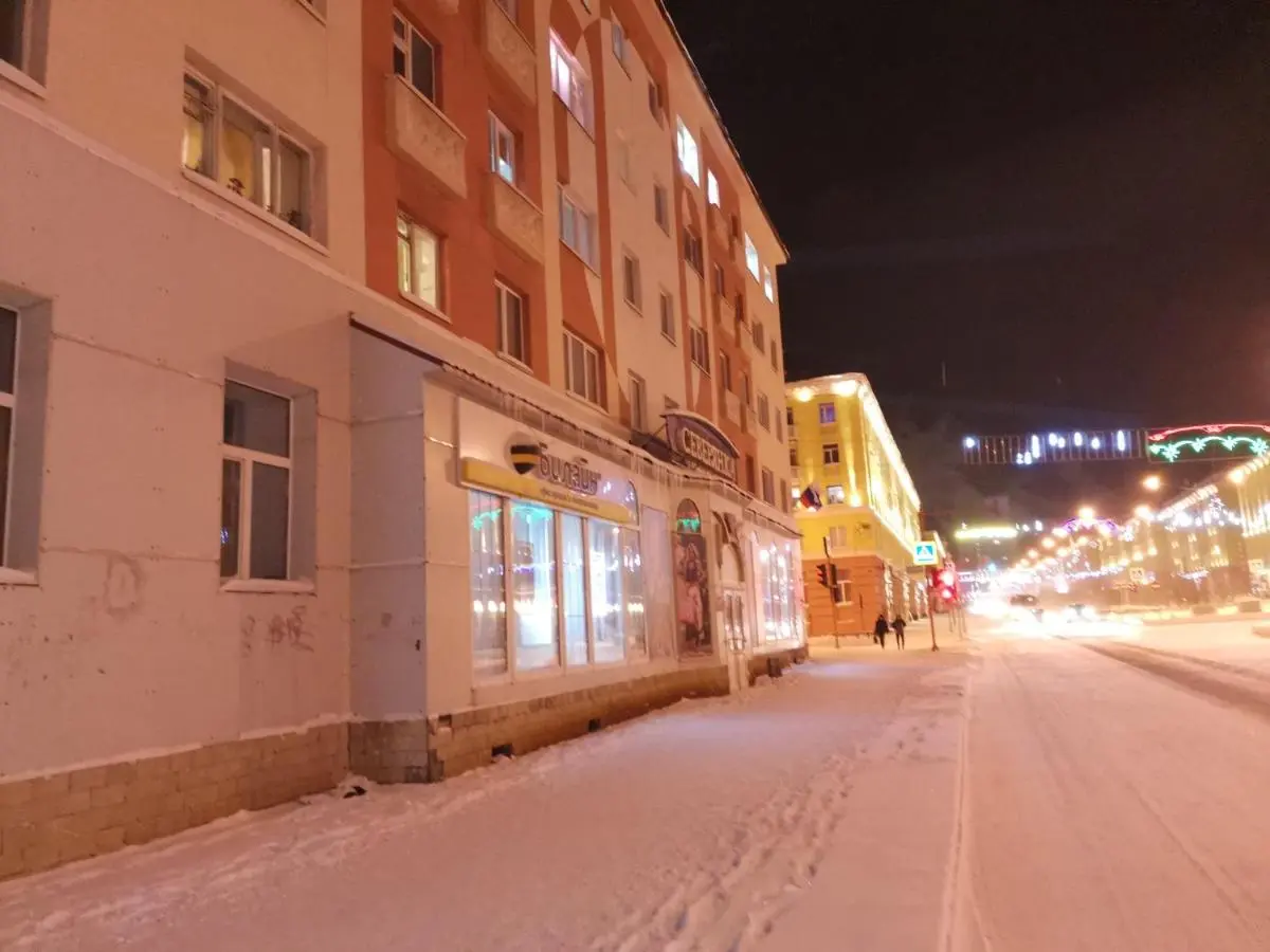 Норильск: Центр Норильска Ленинский 24 двухкомнатная квартира