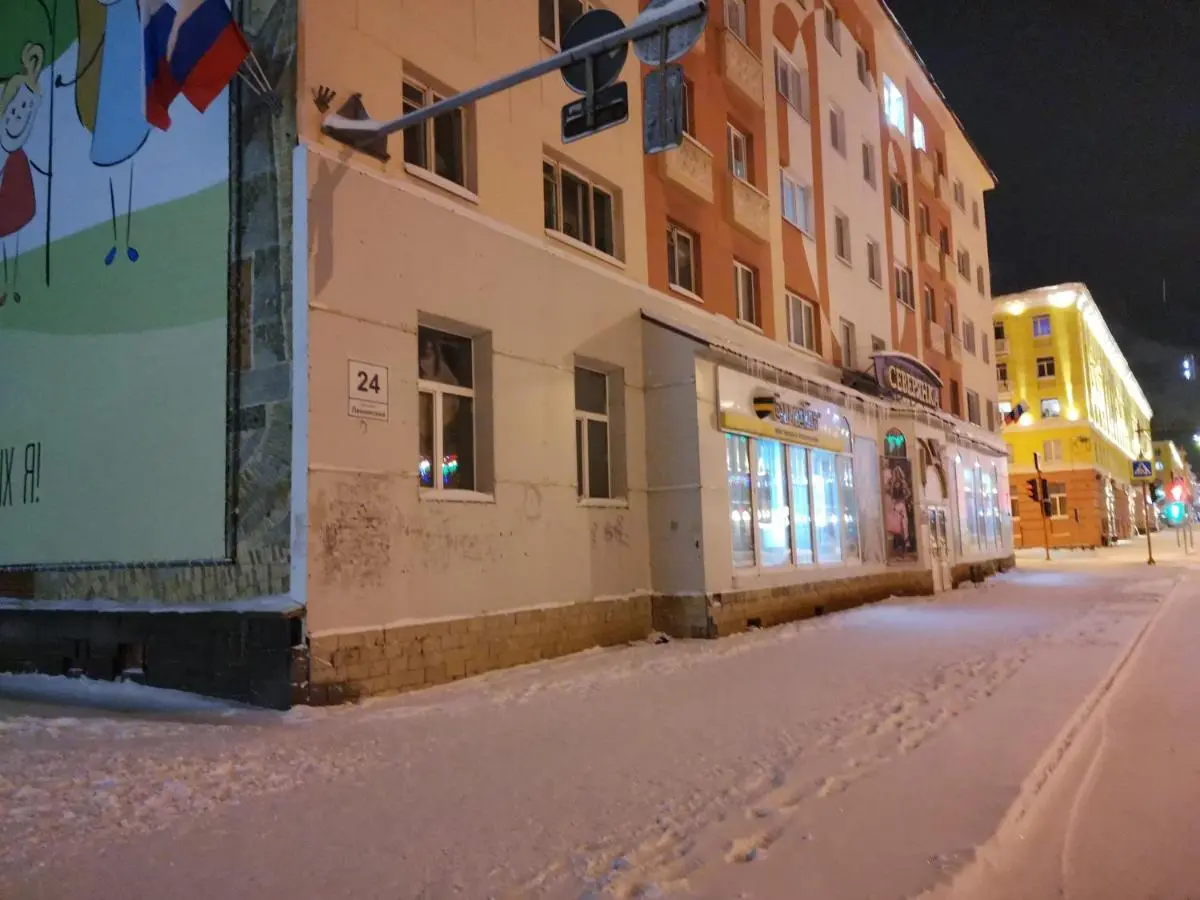 Норильск: Центр Норильска Ленинский 24 двухкомнатная квартира