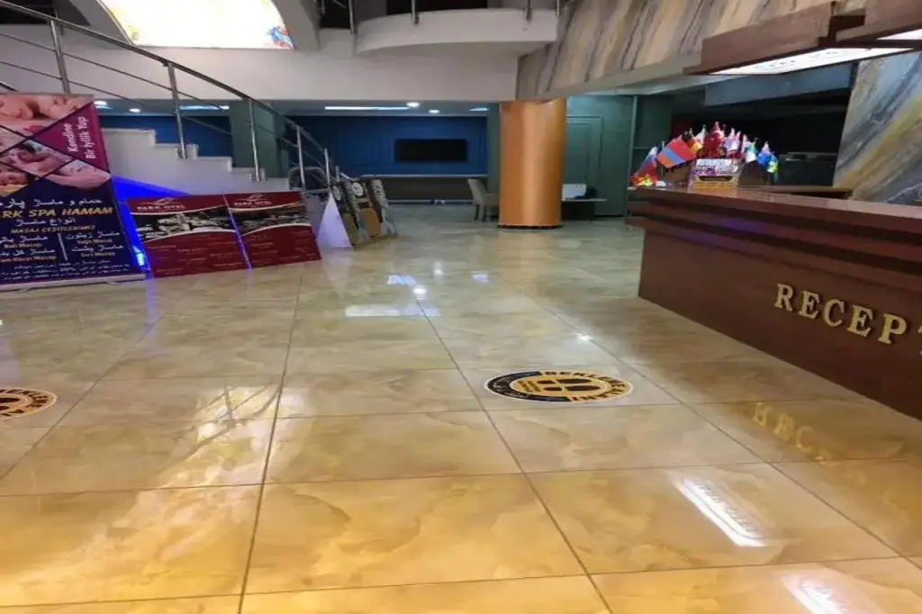 Ван: Dimet Park Hotel