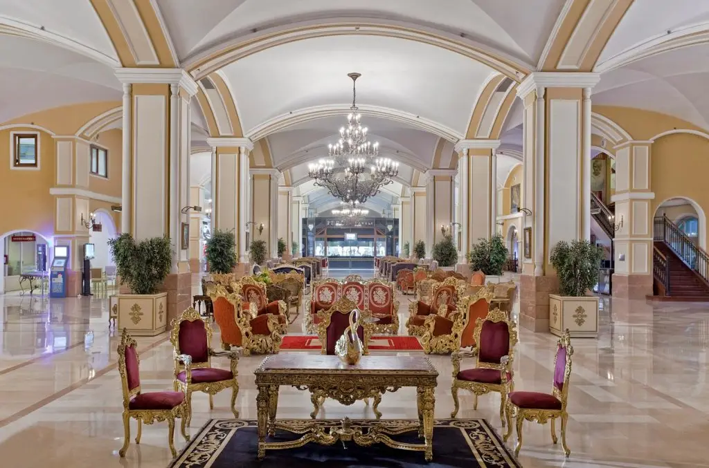 Аксу: Kremlin Palace