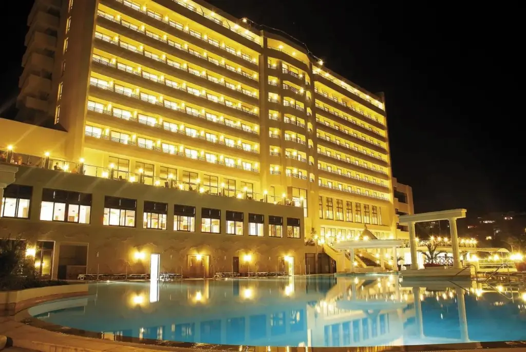 Korumar Deluxe Hotel — фото 1