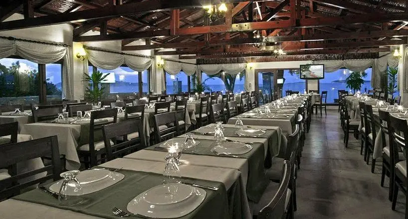 Урла: Palm Motel Beach Club