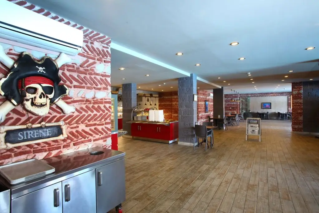 Яликавак: Cactus Mirage Family Club