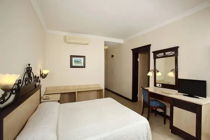 Яликавак: Cactus Mirage Family Club