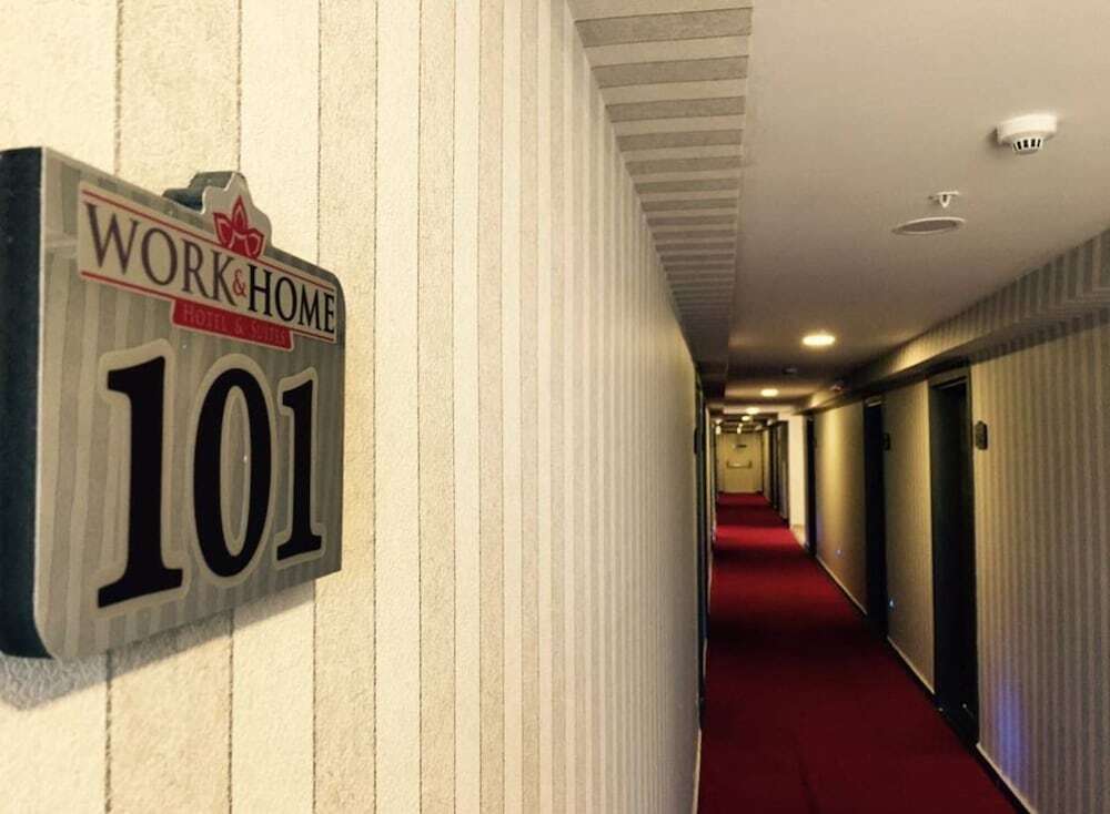 Янык: Work & Home Hotel Suites