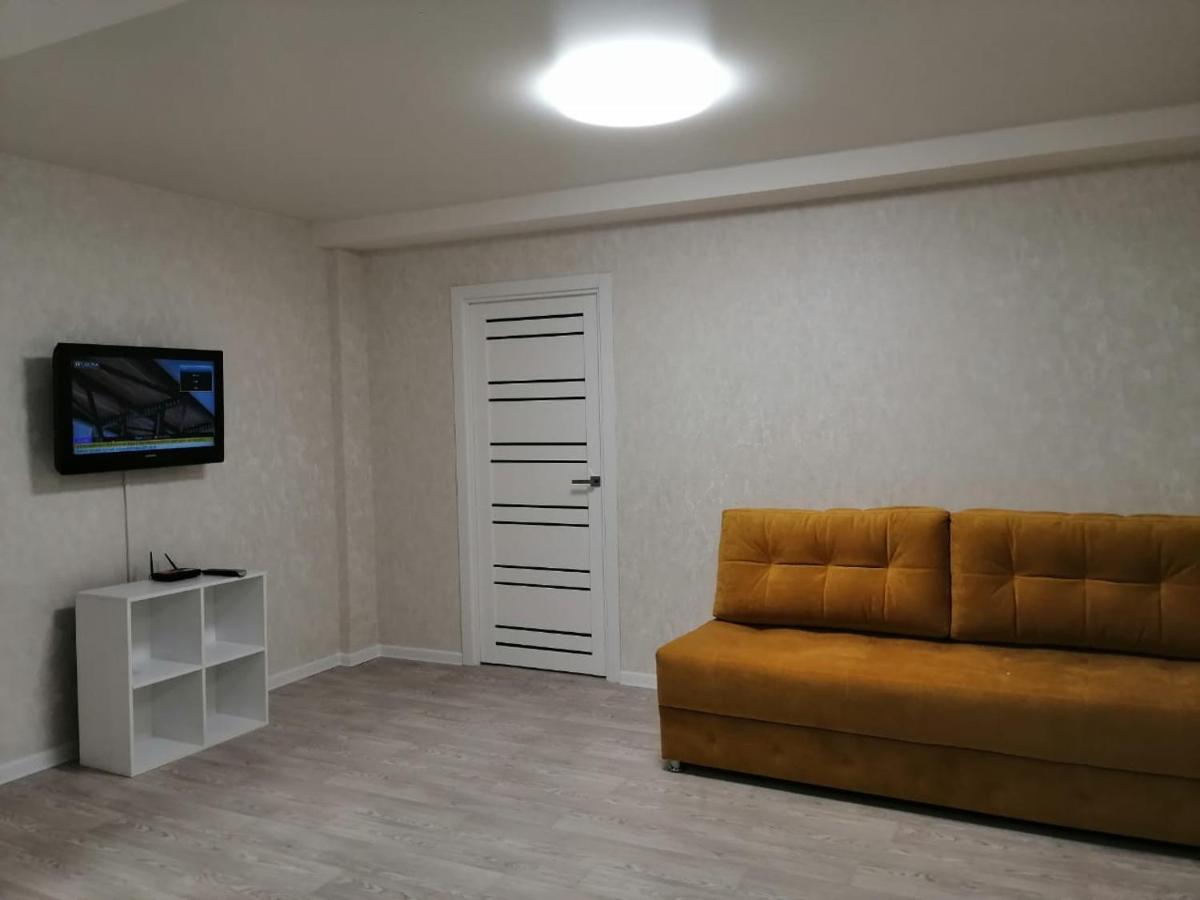 Красноярск: Apartments on Dubrovinskogo