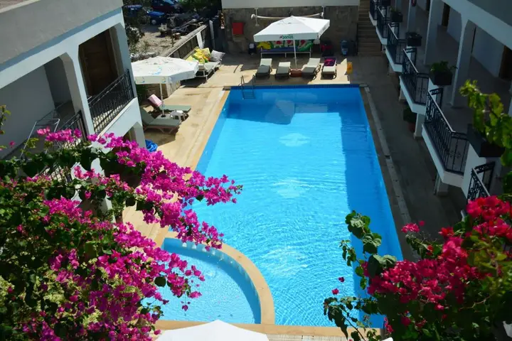 Битез: Blue Bay Hotel