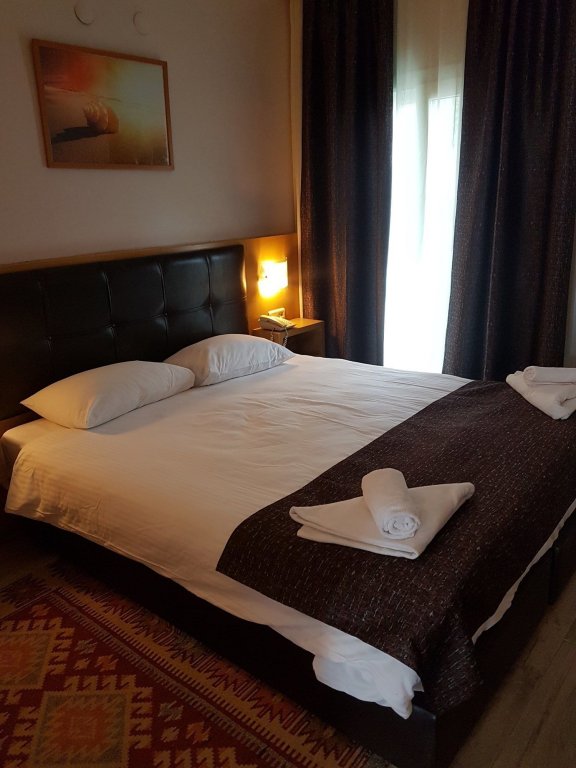 Битез: Blue Bay Hotel