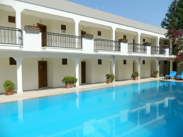 Битез: Blue Bay Hotel
