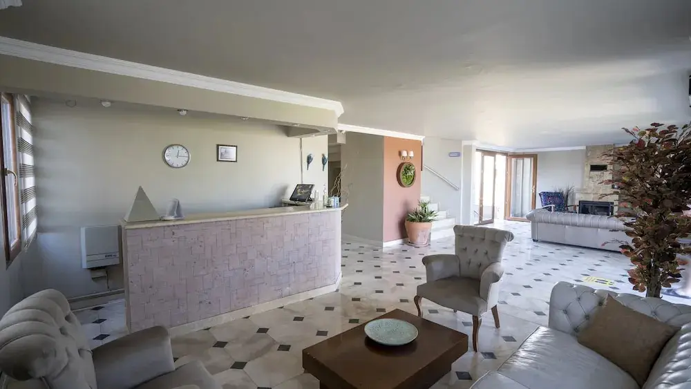 Айвалык: Ebruli Otel Cunda