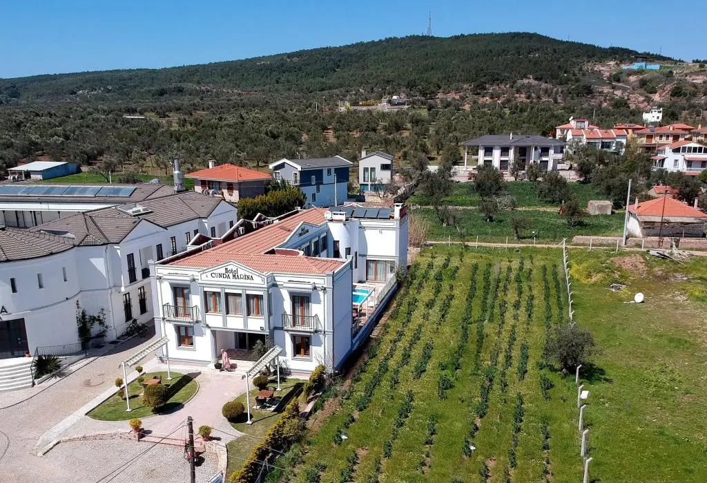 Айвалык: Ebruli Otel Cunda