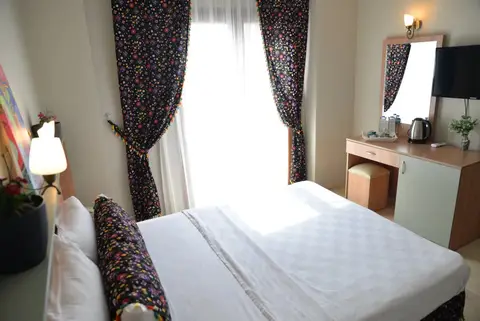 Ebruli Otel Cunda — фото 1