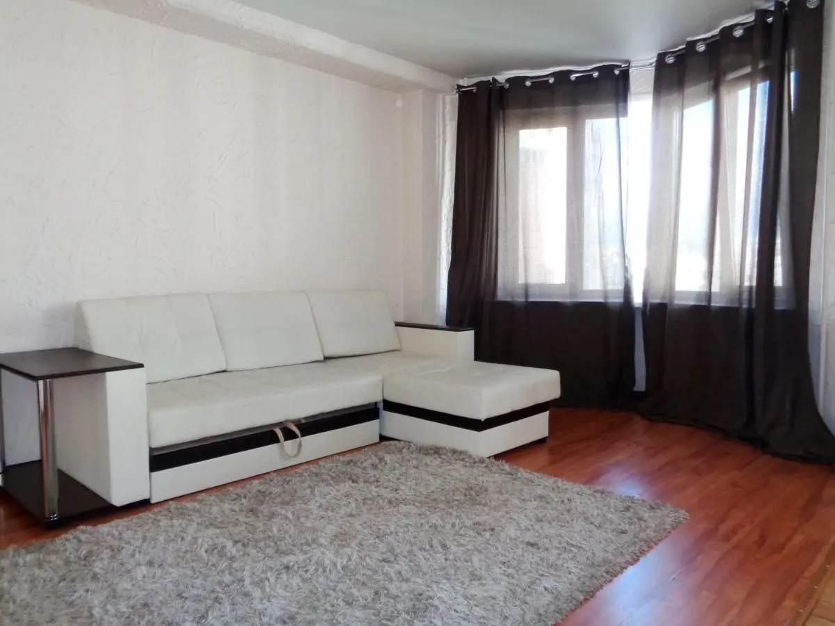 Красноярск: Apartments at Karla Marksa 21