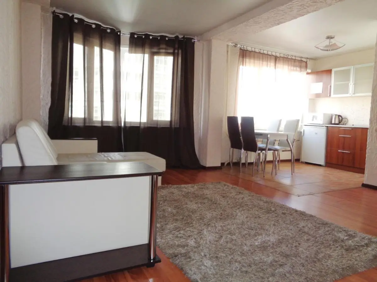 Красноярск: Apartments at Karla Marksa 21