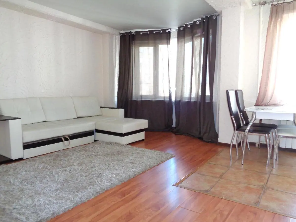 Красноярск: Apartments at Karla Marksa 21
