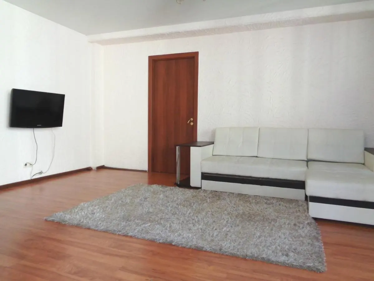 Красноярск: Apartments at Karla Marksa 21