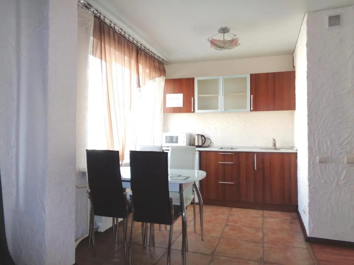 Красноярск: Apartments at Karla Marksa 21