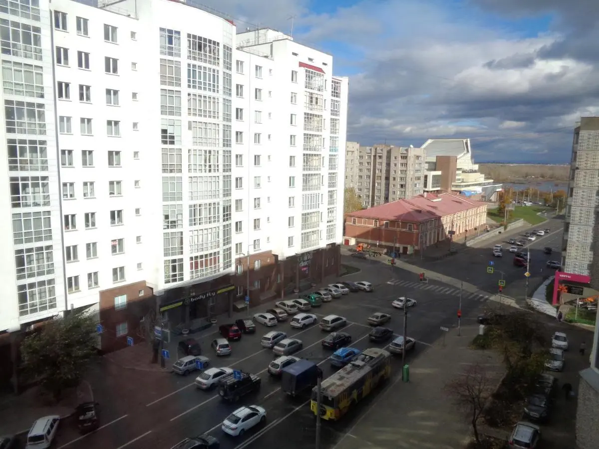 Красноярск: Apartments at Karla Marksa 21
