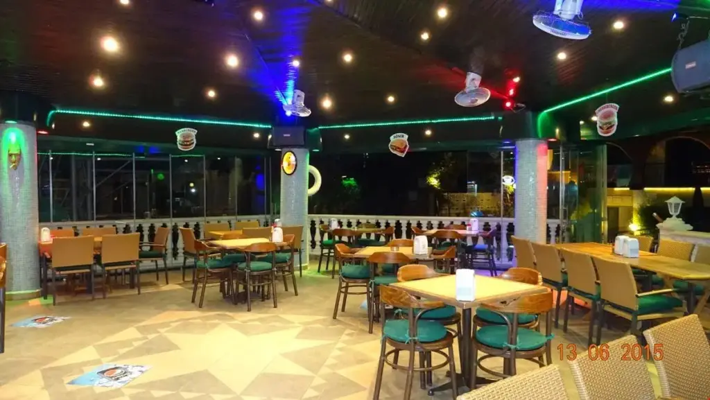 Армуталан: Maxwell Holiday Club