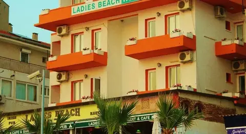 Ladies Beach Hotel — фото 1