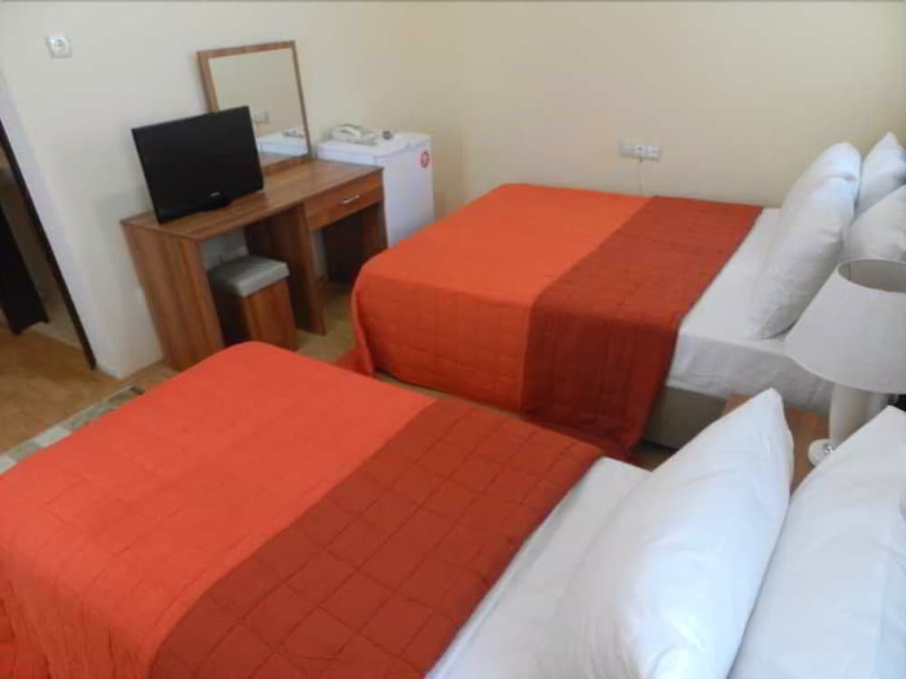 Лапсеки: Pointer Hotel