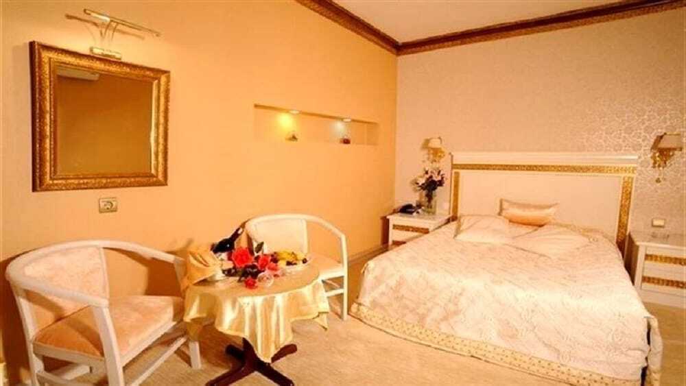 Бююкчекмедже: Pelikan Otel