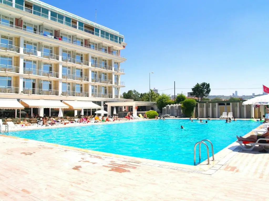 Бююкчекмедже: Pelikan Otel