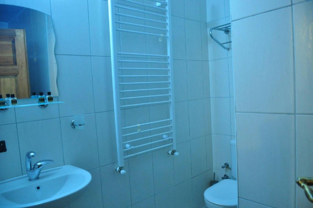 Аванос: Bir Kedi Villa