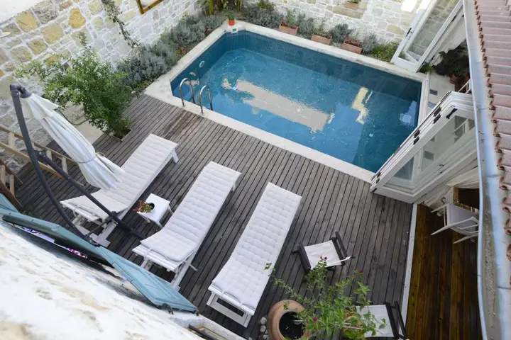 Чешме: Eski Tas Otel