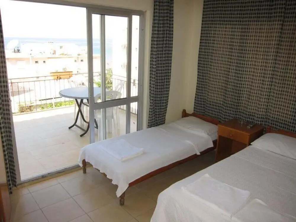 Кушадасы: Tug Hotel
