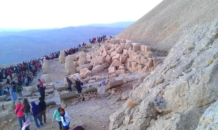 Нохульту: Nemrut Dağı Işik Pansi̇on